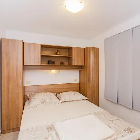 Apartment By The Sea Mastrinka, Ciovo - 22976 *