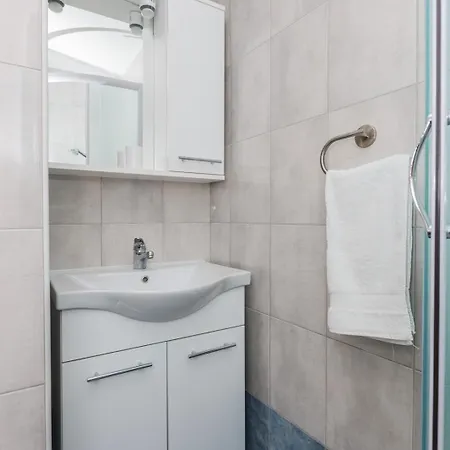 Apartment With A Parking Space Mastrinka, Ciovo - 22976 *